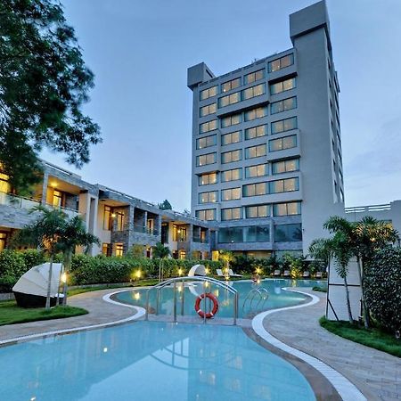 Boulevard 9 Luxury Resort & Spa Nadiād Exterior foto