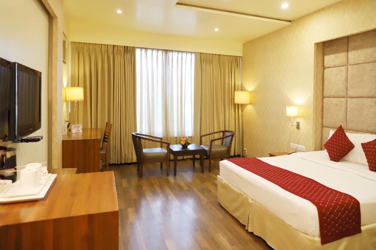 Boulevard 9 Luxury Resort & Spa Nadiād Exterior foto