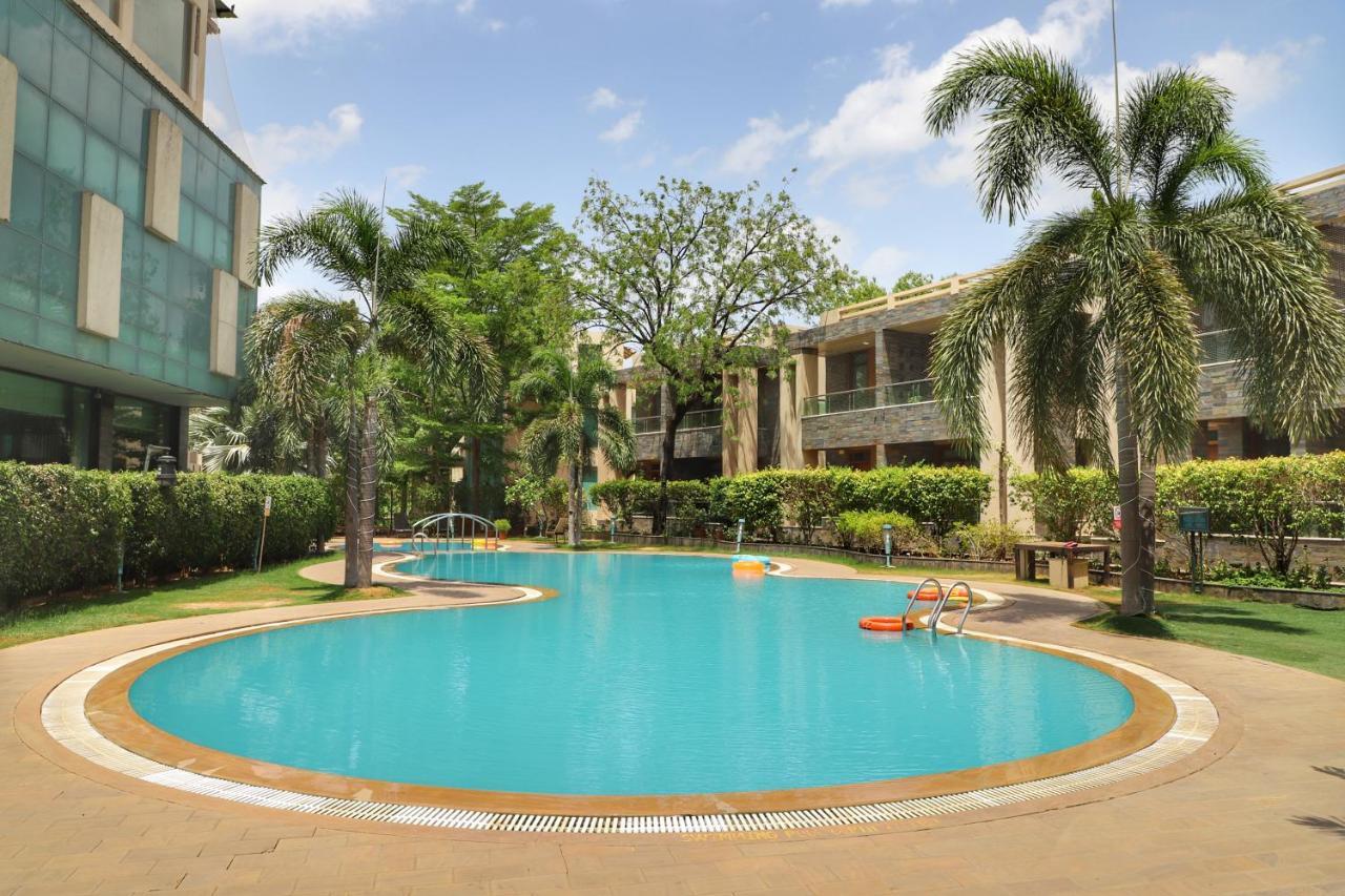 Boulevard 9 Luxury Resort & Spa Nadiād Exterior foto