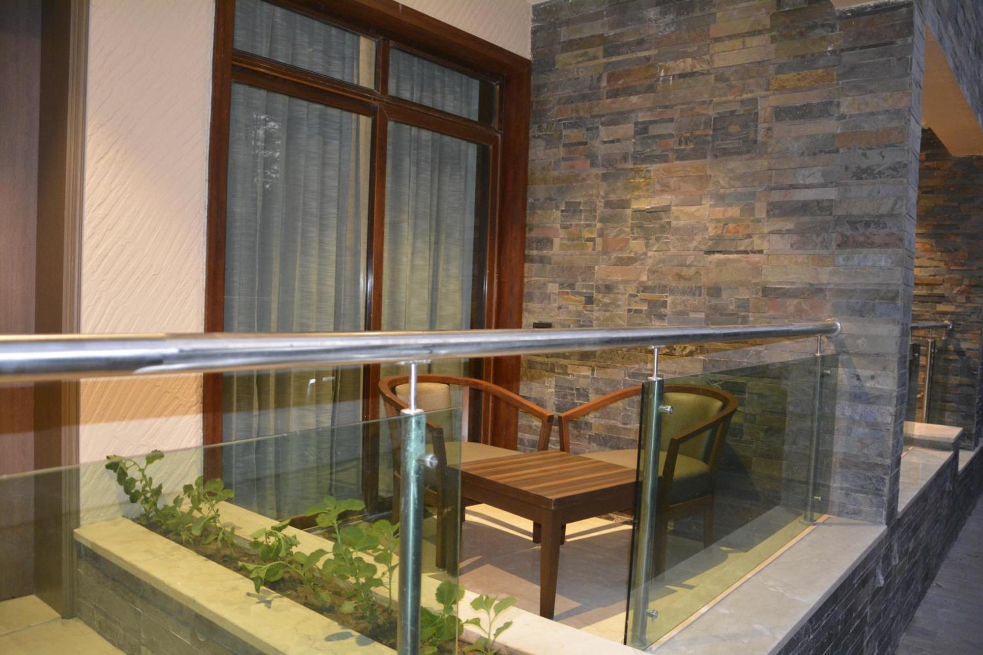 Boulevard 9 Luxury Resort & Spa Nadiād Exterior foto
