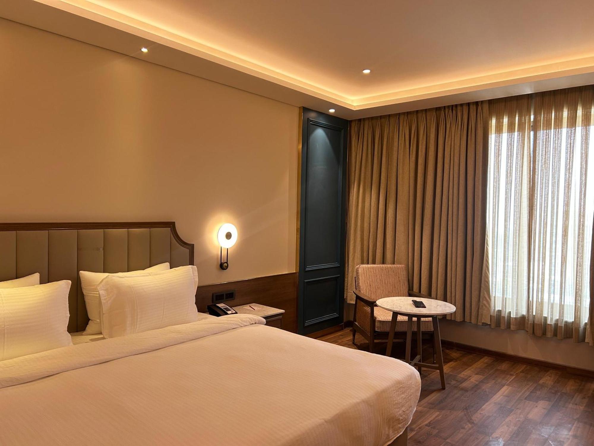 Boulevard 9 Luxury Resort & Spa Nadiād Exterior foto