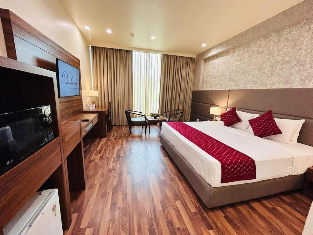 Boulevard 9 Luxury Resort & Spa Nadiād Exterior foto